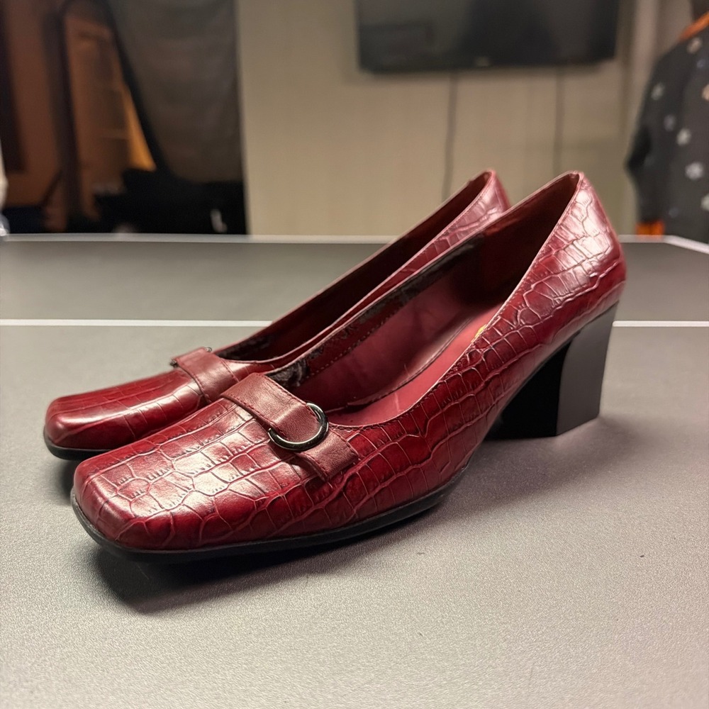 Easy Spirit Women's 9M Red Croc Embossed Block Heel Pumps Comfort Dress Shoes